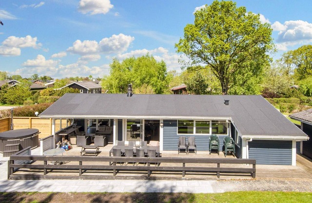 10 Personen Ferienhaus in Glesborg-By Traum