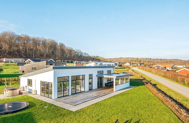 10 Personen Ferienhaus in Sjølund-By Traum