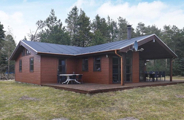 10 person holiday home in Brovst