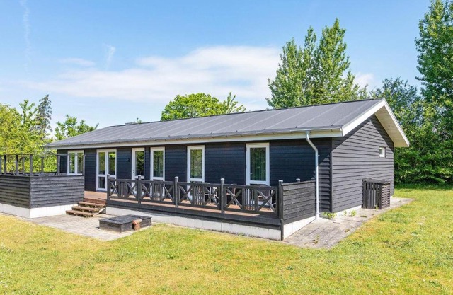 10 person holiday home in Løgstør-By Traum