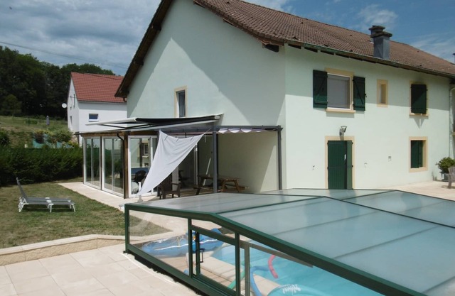 100 m2 Erdgeschoss mit Pool, Terrasse und Veranda