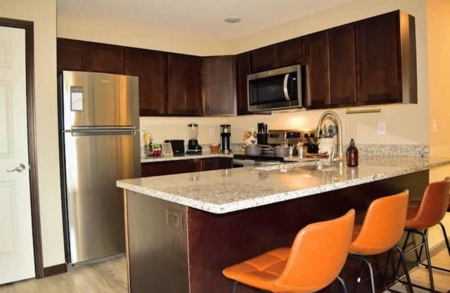 100 - New, Modern & Comfortable 2 Bedroom Apt