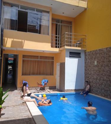 100 RV APARTMENTS IQUITOS PERU-Apartamento primer piso con ventana a piscina