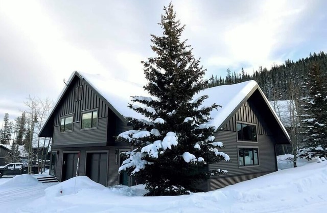 100 Steps Away, Ski in Ski Out Condo