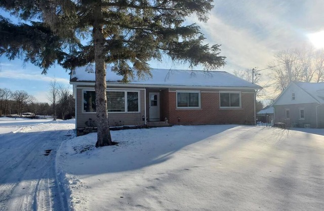 1000 Islands Bungalow (Across Casino)