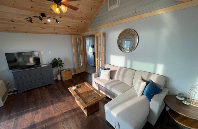 1000 Islands Waterfront Cottage