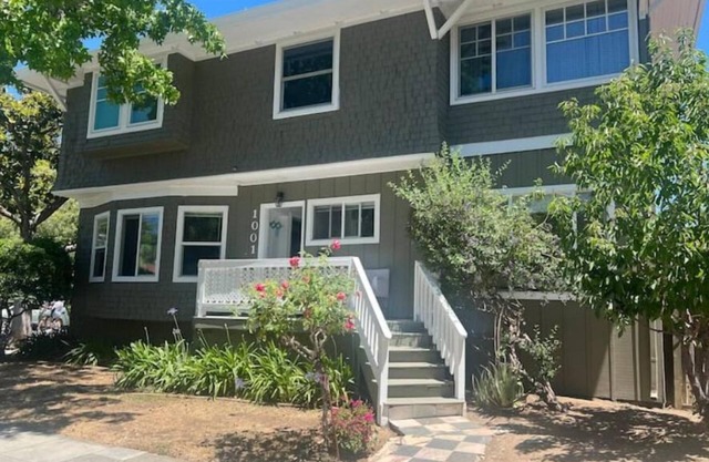1005 #4 large Studio/1bath Downtown attic/2beds
