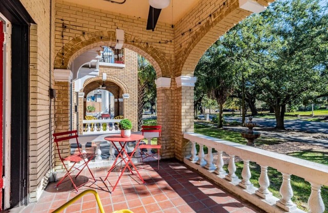 1006 Govt St. UNIT 1 (Lower Right) · Dynamite Midtown Duo! 2 Bed /1 Bath, 1200Sq FT