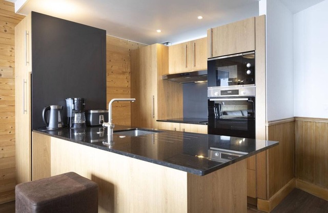 300m bis zum stadtzentrum, fitness, schwimmbad, sauna, jacuzzi, hammam, balkon, fernseher
