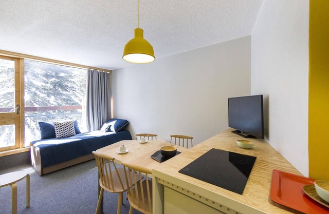 50m del centro estación, 2.o piso, vista bosque, balcón, tv, local para esquís, 27m², Les Arcs