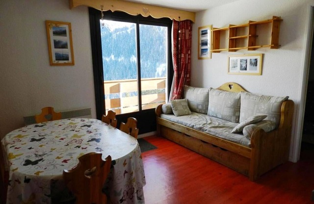 100m bis zum stadtzentrum, parkmöglichkeiten, schließfach für die skier, 24m², Les 7 Laux