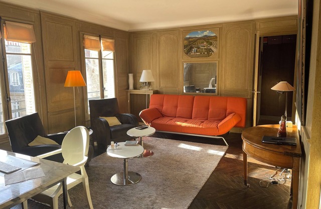 100m2 Designerwohnung, sonnig und ruhig im Herzen von Paris.