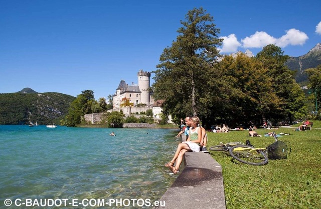 100m2 Haus 50m vom See von Annecy. Große sonnige Terrassen.