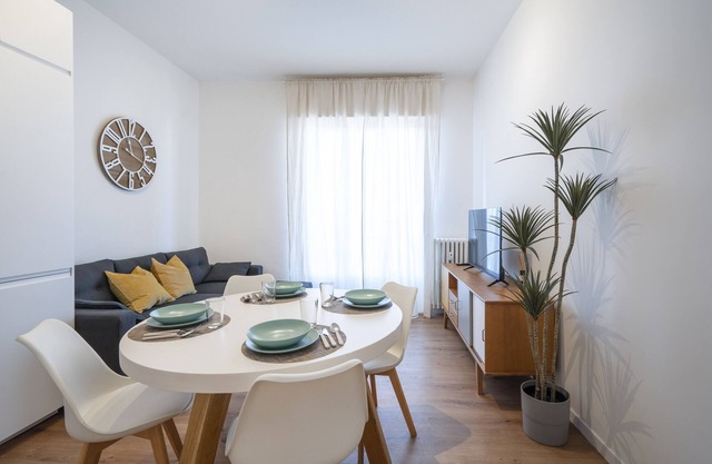 100sqm 3-bedroom 2-bathroom apartment on Metro Lille
