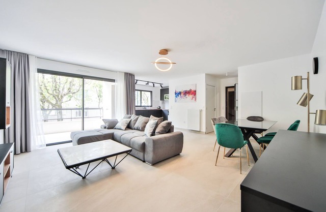 101 69-Apartment-Eigenes Badezimmer-Balkon
