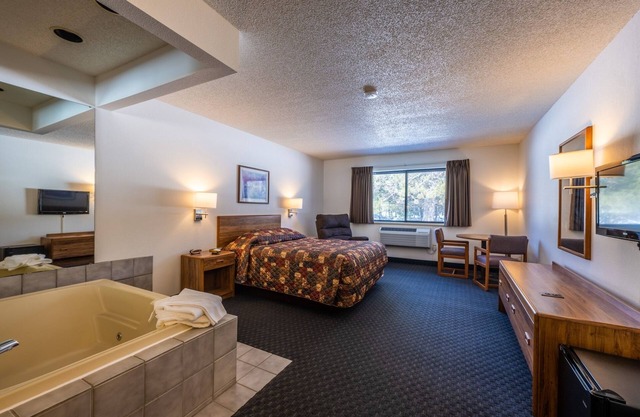 101 Whirlpool Suite 1 Bedroom Studio by Redawning