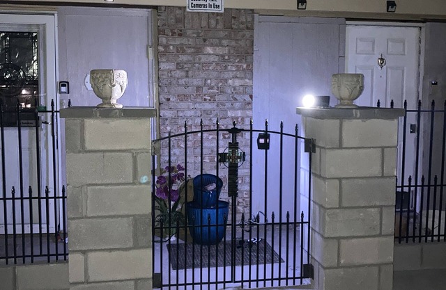 102-A 2 Bedroom 1 Bath apartment room