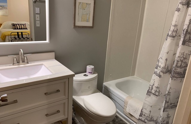 102 - Standard Room - 2 Queen Beds -1st Floor