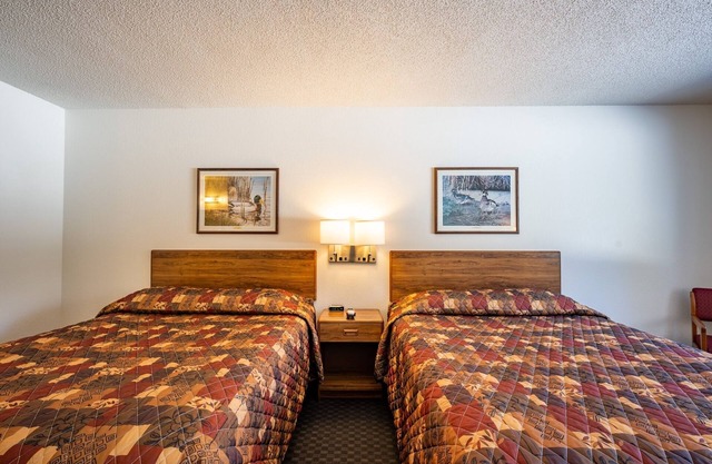 102 Two Queen Room With Easy Access To Bike Trail 1 Bedroom Studio by Redawning