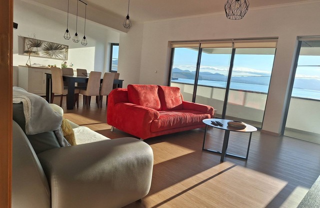 106 Grüne Norden in Ribeira Grande am Meer und kommunale Schwimmbäder