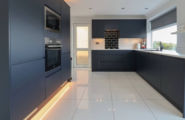107 GRONANT ROAD, family friendly, with a garden in Prestatyn