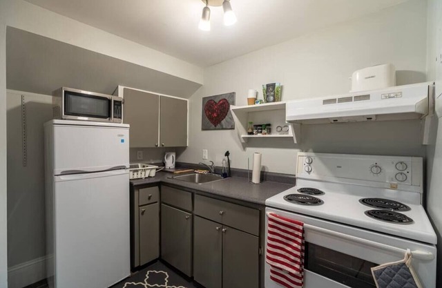 107 Quaint Suite in Historic Area