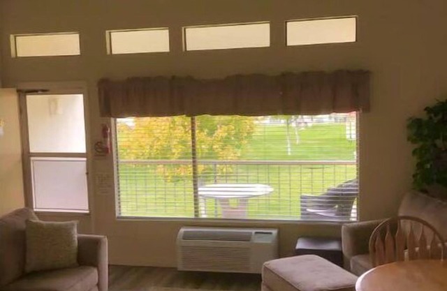 #108 Condo near large pool & shuttle to Gorge Amp-book separately