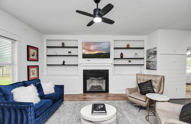 10min from Fort Bend Epicenter 13min from Memorial Herman Stylish 4 Bedroom Home