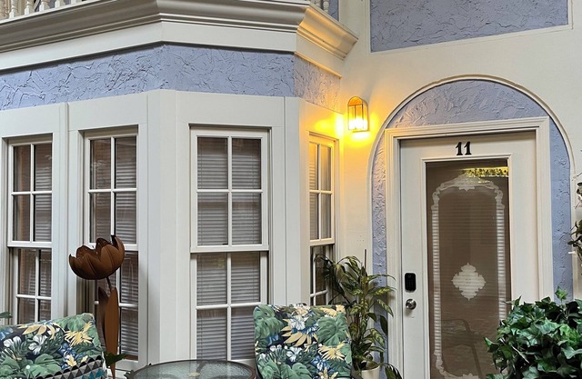 #11 2-bedroom apartment in historic Lorain, across from Palace Theatre.
