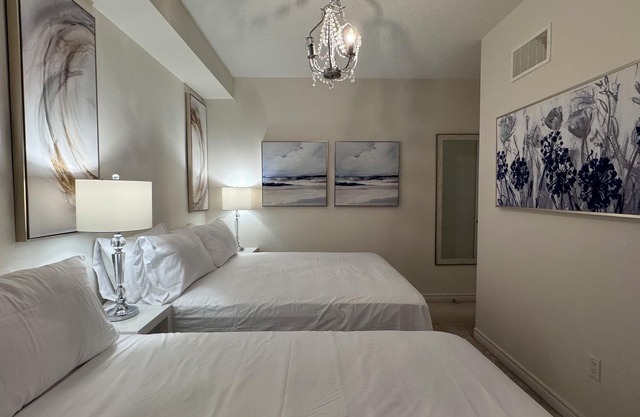 9 Queen Beds - Kleinburg Crown Town Residences