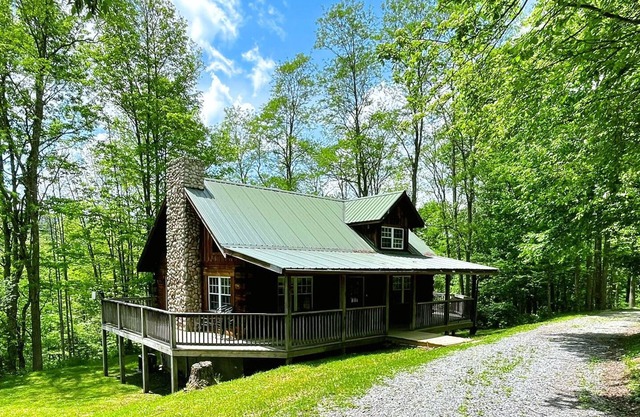 11 Beech - Cozy, Pet-Friendly Cabin!