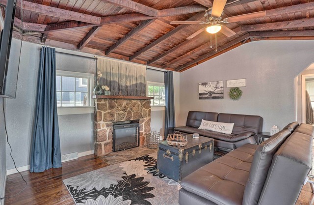 11 Mi to Dtwn Branson: Cottage in Rockaway Beach!