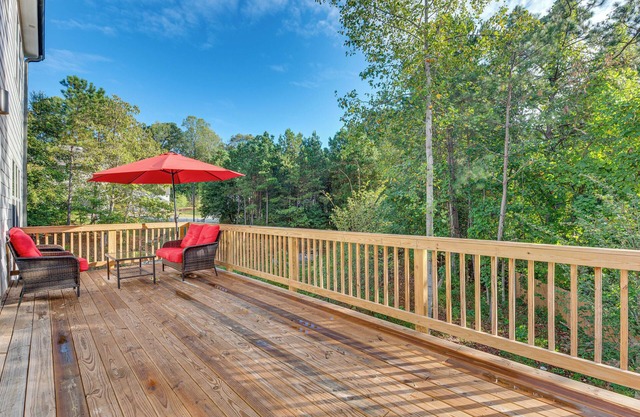 11 Mi to Dtwn: Luxe Atlanta Retreat w/Deck & Yard