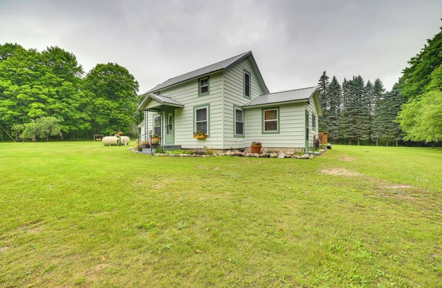NEU! Haus in der Nähe von Manistee River, 10 Mi zum Fife Lake!