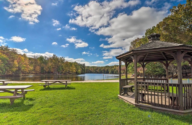 11 Mi to State Park: Home in East Stroudsburg!