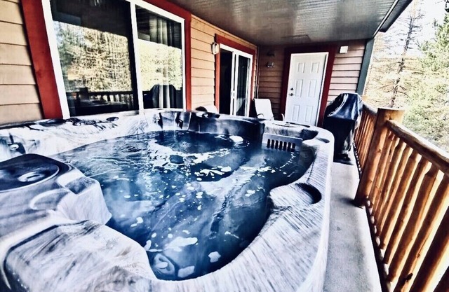 Bester Wert auf dem Mtn! Ein schönes Ski-In / Out 3 Bed 3 Bad, 12 Personen und HotTub