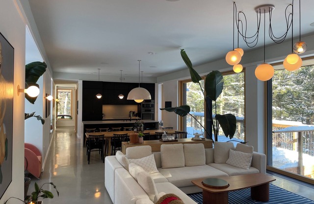 110 Wood Smoke - Modern Wilderness Lakehouse only 6 minutes to Edelweiss Ski