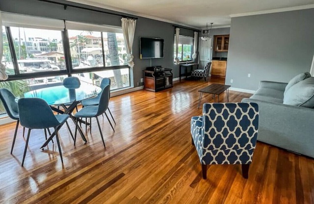 111 #6 Beautiful waterfront apartment near the beach