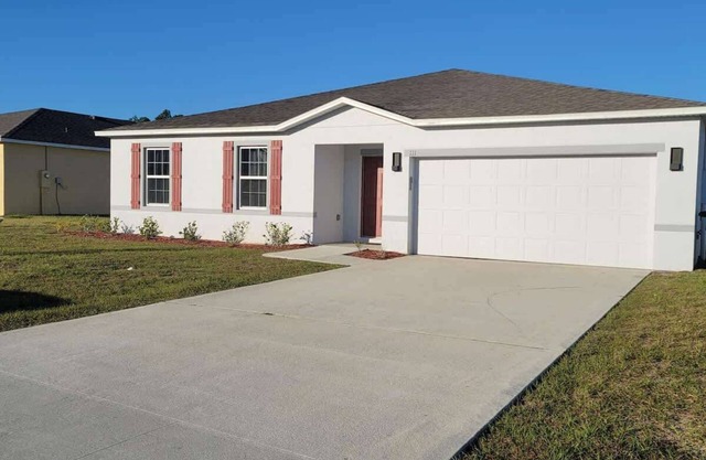 111 College: 4 BR, 2 BA House in Kingsland, Sleeps 12