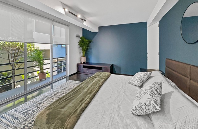113-B201 Luxury 3br/2.5 baths in Condesa