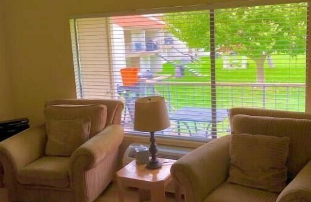 #114 Condo near large pool, boat launch & shuttle to Gorge Amp-booked separately