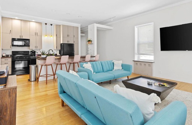 115 N Main HUGE 2 bedroom unit on Main Street
