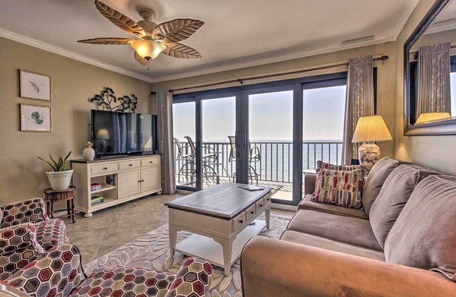 11th-Floor PCB Condo w/ Ocean View, Walk to Dining