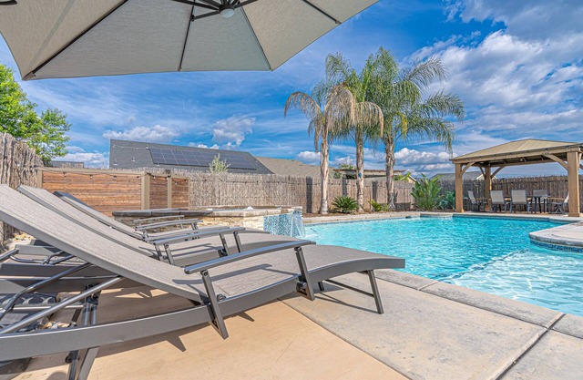 12-Bed home w/ Pool&Hot tub near Sequoia National Park
