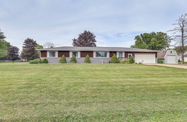 12 Mi to Castle Rock Lake: Serene New Lisbon Home!