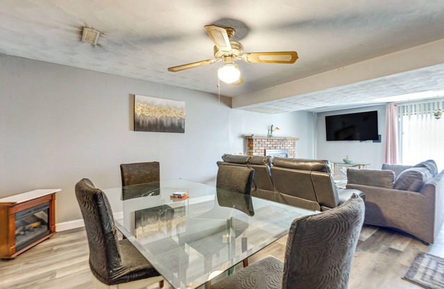 12 Mi to Dtwn St Louis: Family Home w/ Fireplaces!