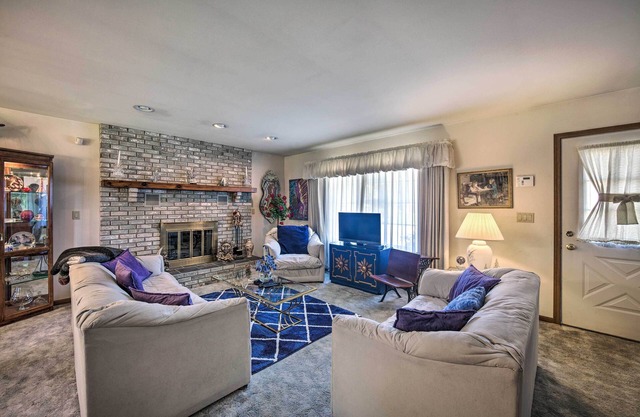 12 Mi to Hersheypark: Family Home w/ Deck!