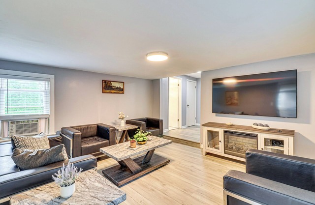 12 Mi to Rutgers: Brand New Apt w/Home Office!