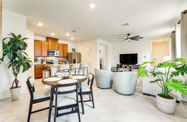 12 Mi to San Antonio River Walk: Home w/Yard!