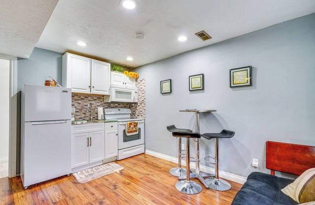 12 Mi to Temple Square: Cozy + Convenient Apt!